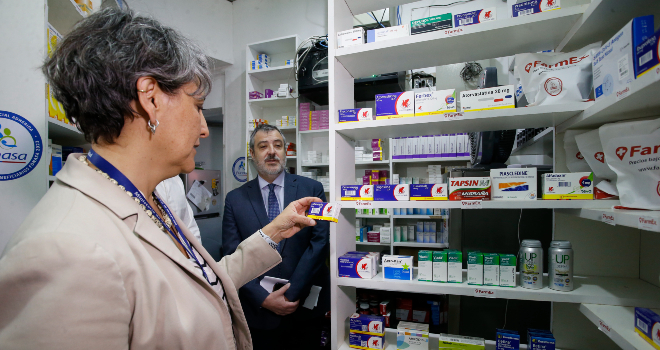 Gobierno de Chile evalúa quitar el puesto de químico y farmacia de los hospitales estatales.